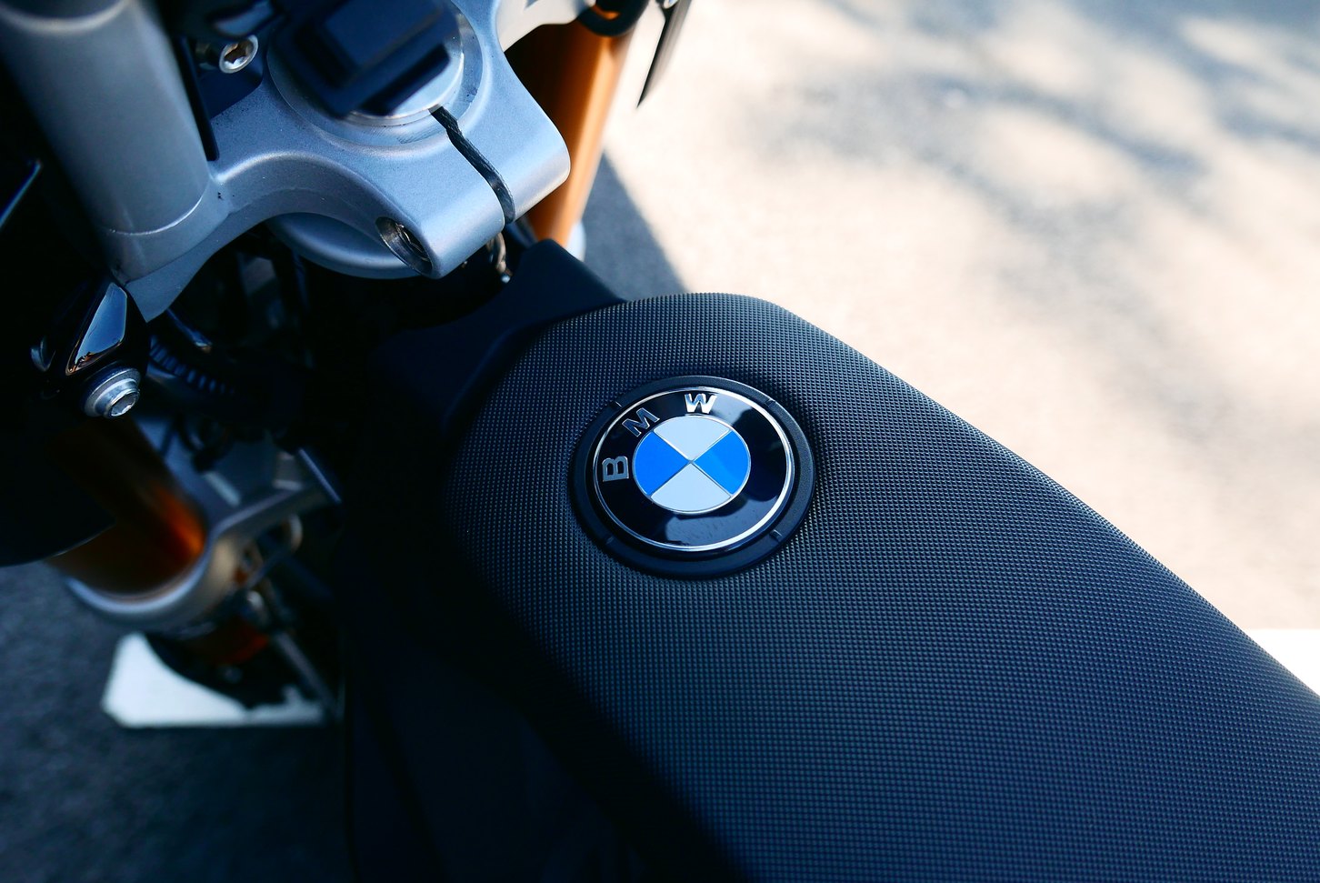 ビー・エム・ダブリュー シーイー・ゼロツ―｜BMW CE 02