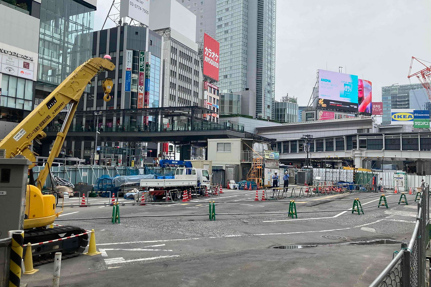渋谷駅西口前から地下歩道の工事現場を撮影