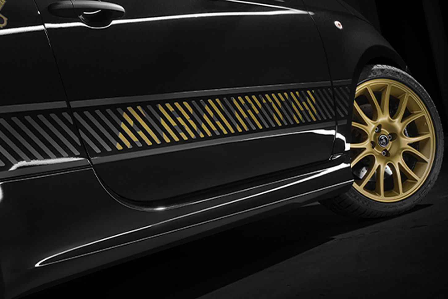 ABARTH 695 75° Anniversario のフロントドア