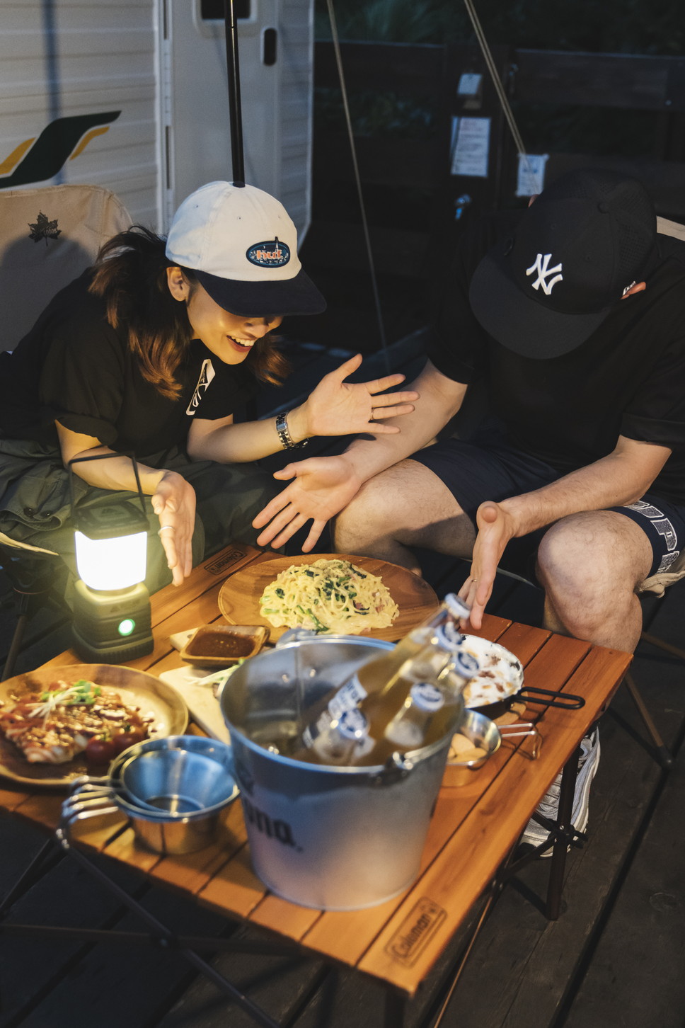 キャンプ｜簡単料理｜アウトドア｜レシピ｜食事風景