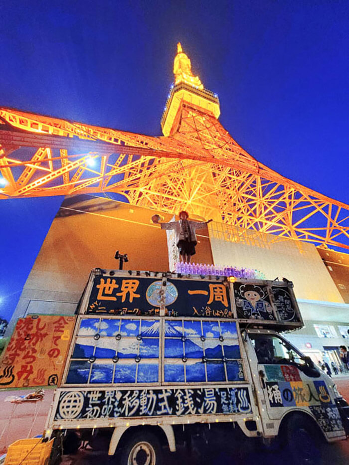 東京タワーの下で沸かした移動式銭湯(写真提供:三宅天真)