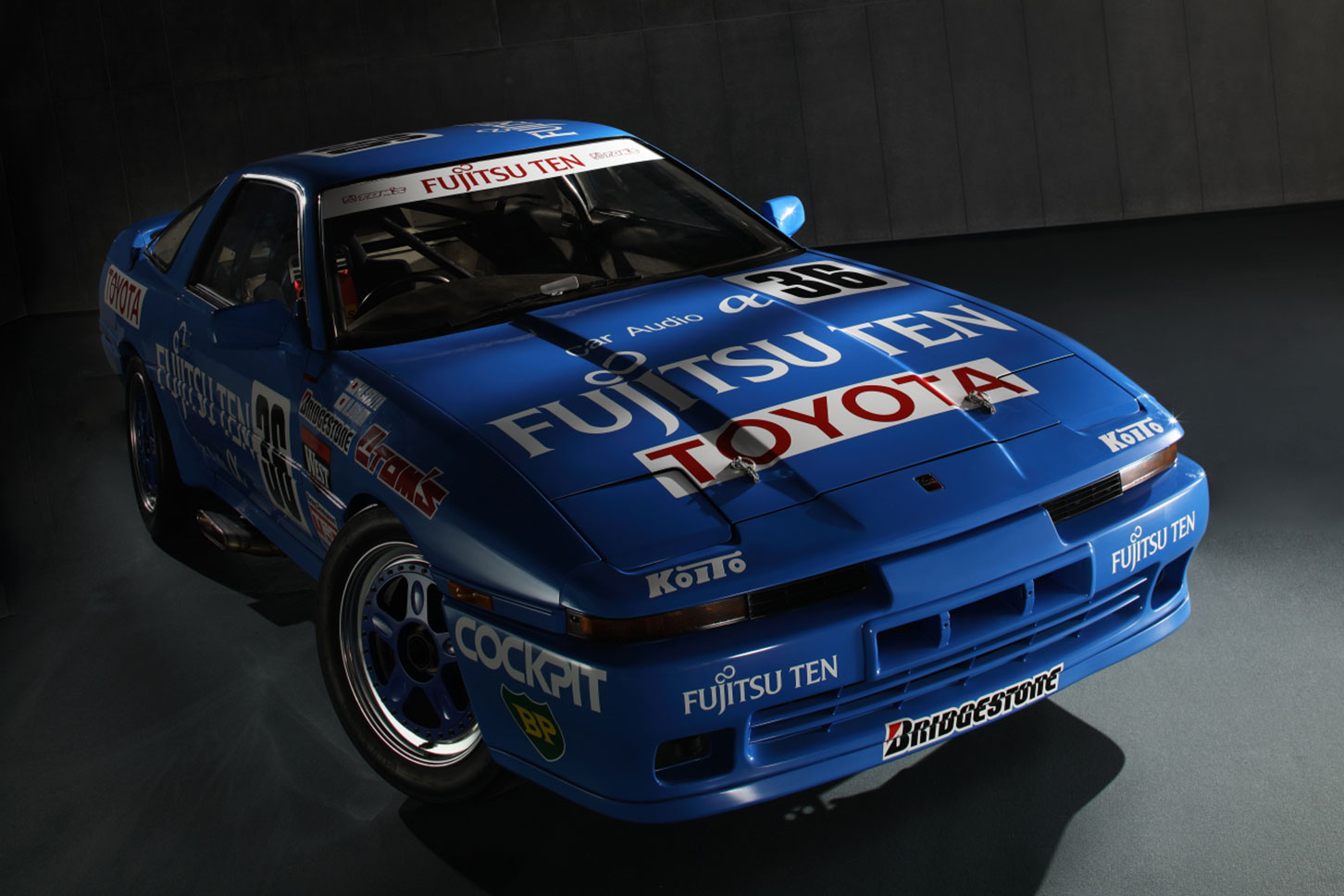 乗車体験学習で使用するスープラ・ターボA（グループA参戦仕様車）のレプリカ。（画像：富士モータースポーツミュージアム）