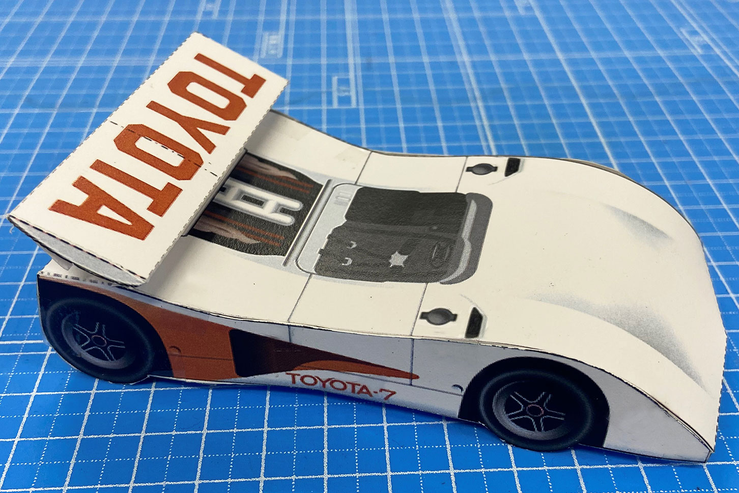トヨタ・スープラ乗車体験学習でもらえるペーパークラフト