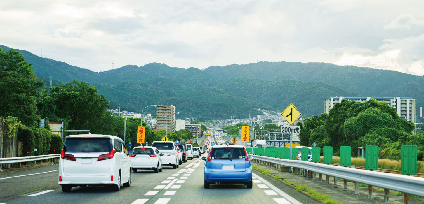 高速道路の渋滞イメージ (c)show999 – stock.adobe.com