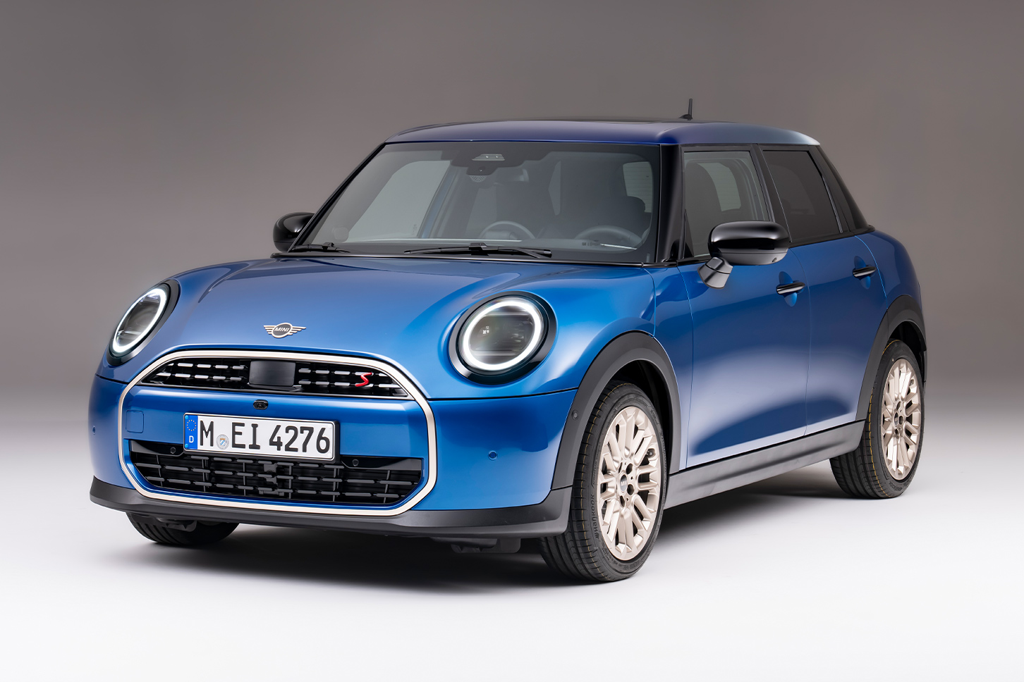 新型MINI COOPER 5 DOOR。