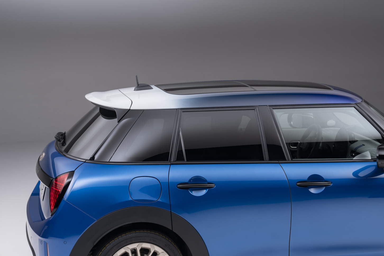 新型MINI COOPER 5 DOOR