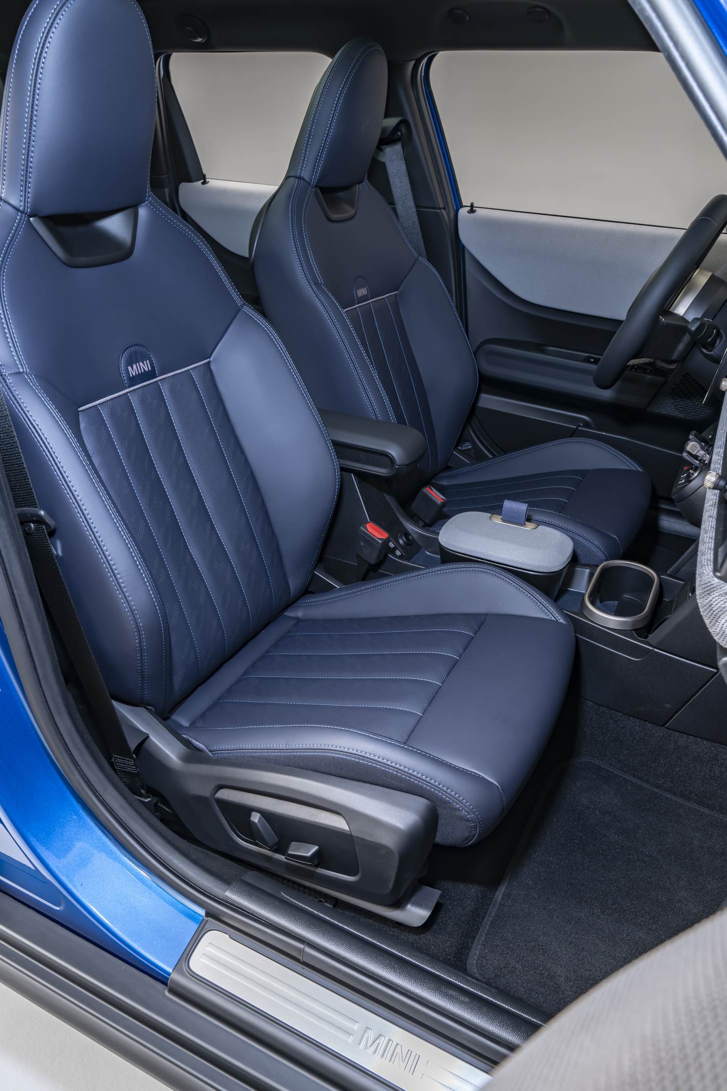 新型MINI COOPER 5 DOOR