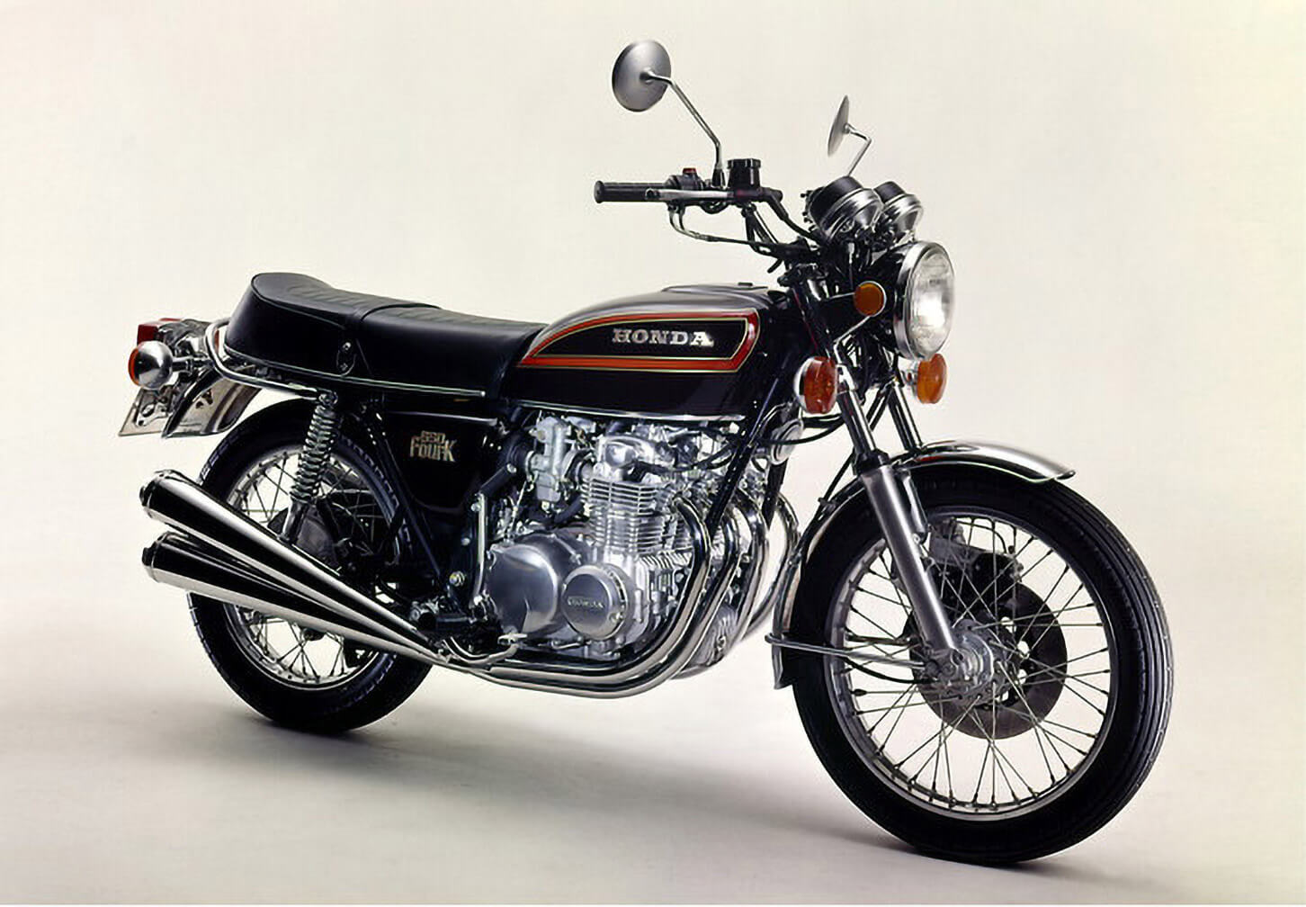 全長×全幅×全高＝2,160×830×1,115(㎜)　車両重量＝212㎏　エンジン型式＝4サイクル直列4気筒OHC　排気量＝544cc　最高出力＝50ps/8,500rpm　最大トルク4.4㎏-m/7,500rpm　変速機＝5速