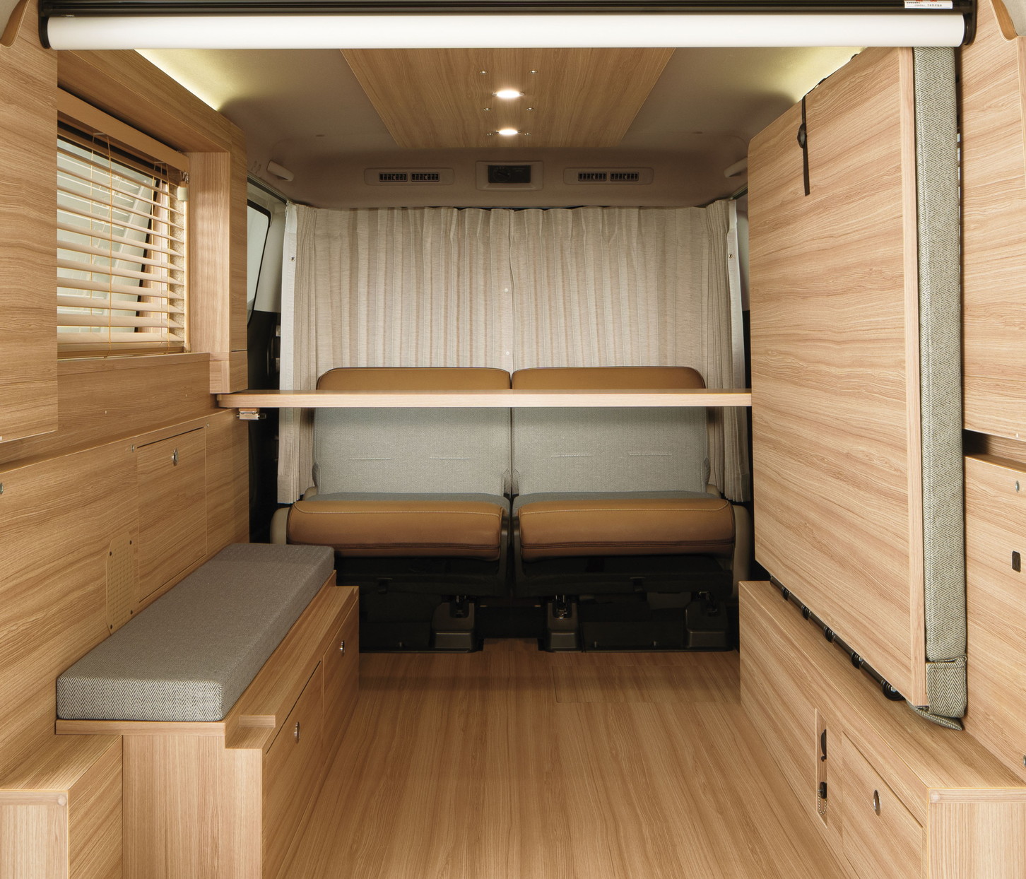 日産｜キャラバン｜MYROOM｜車中泊｜バンライフ｜MYROOM跳ね上げベッド