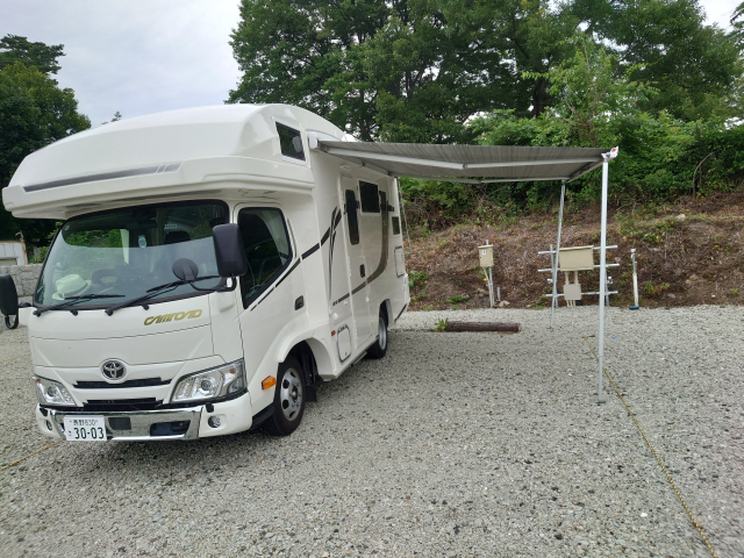 RVパーク｜新規認定｜車中泊｜キャンプ｜「RVパーク 西軽井沢」にキャブコンを停めたイメージ