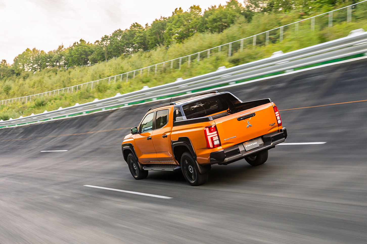 三菱 トライトン｜Mitsubishi Triton