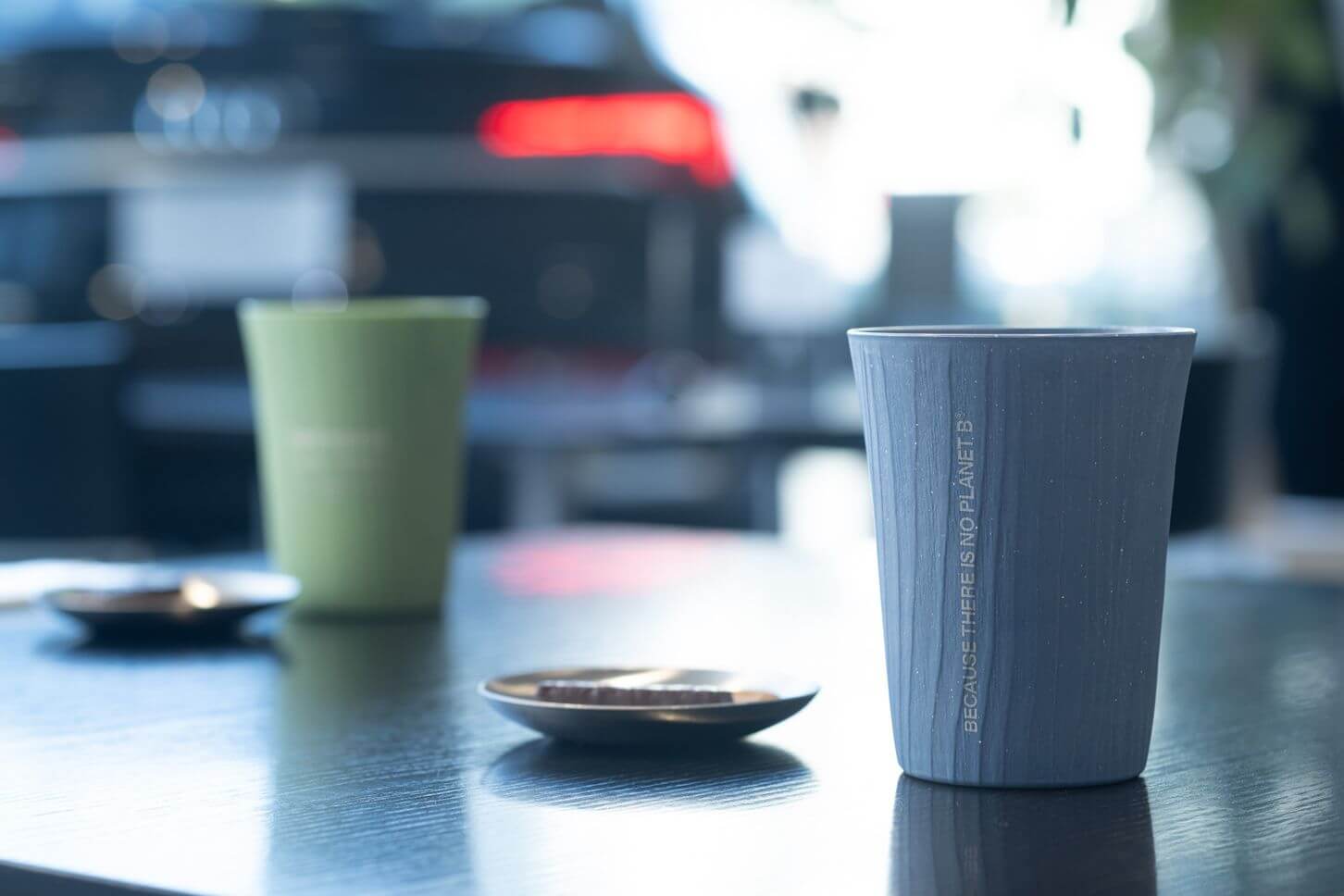 ECOALF UPCYCLE Bタンブラーでの呈茶サービス。