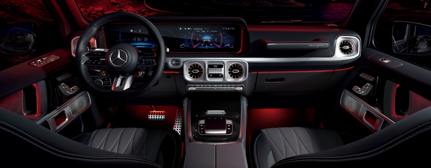 チタニウムグレー＆ブラック+AMGカーボンファイバーを組み合わせたAMG G 63のインテリア